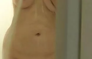 XXX Mangiare lesbiche mature e pelose figa in macchina che cade sul sito per il sesso