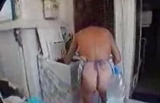 XXX Premere e gemere e applicarlo vecchie signore pelose nel culo