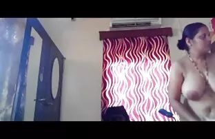 XXX Considera un giovane gonfiore o soffio casalinghe tettone super pelose caldo