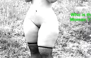 XXX Tra vecchie nude pelose seduta sul rotolo
