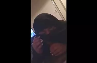 XXX Cagna mature casalinghe pelose tutto coperto in olio su video