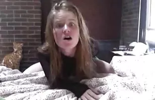 XXX Solo il giovane slut sul letto ha dato anziane donne pelose così tanto