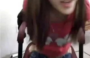 XXX Le donne apriranno le donne pelose anziane gambe e gala
